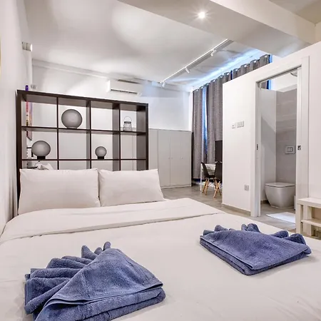 Апартаменты Private In A Traditional With Shared Roof Terrace And Jacuzzi Goblu Паола