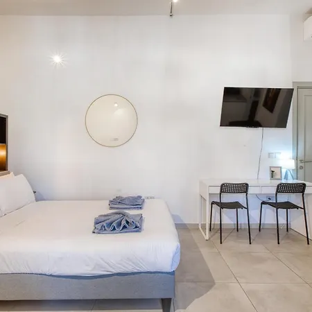 Private In A Traditional With Shared Roof Terrace And Jacuzzi Goblu Апартаменты *