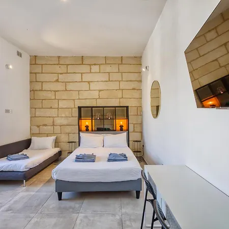 Private In A Traditional With Shared Roof Terrace And Jacuzzi Goblu Апартаменты *