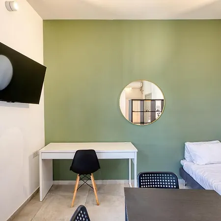 Private In A Traditional With Shared Roof Terrace And Jacuzzi Goblu Апартаменты *