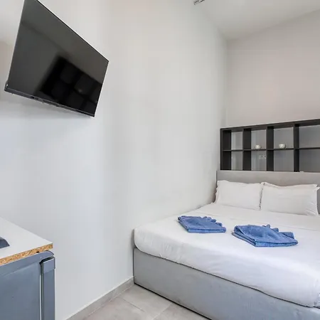 Private In A Traditional With Shared Roof Terrace And Jacuzzi Goblu *