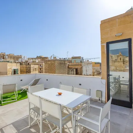 Private In A Traditional With Shared Roof Terrace And Jacuzzi Goblu * Паола