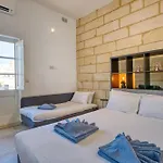 Apartment Private In A Traditional With Shared Roof Terrace And Jacuzzi Goblu Cospicua