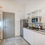 Private In A Traditional With Shared Roof Terrace And Jacuzzi Goblu *