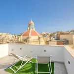 Private In A Traditional With Shared Roof Terrace And Jacuzzi Goblu