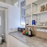 Private In A Traditional With Shared Roof Terrace And Jacuzzi Goblu *