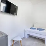 Private In A Traditional With Shared Roof Terrace And Jacuzzi Goblu *