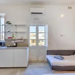 Apartment Private In A Traditional With Shared Roof Terrace And Jacuzzi Goblu Cospicua
