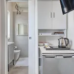 Private In A Traditional With Shared Roof Terrace And Jacuzzi Goblu