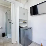 Private In A Traditional With Shared Roof Terrace And Jacuzzi Goblu Cospicua