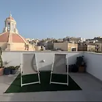 Apartment Private In A Traditional With Shared Roof Terrace And Jacuzzi Goblu Cospicua