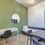 Private In A Traditional With Shared Roof Terrace And Jacuzzi Goblu