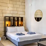Private In A Traditional With Shared Roof Terrace And Jacuzzi Goblu * Cospicua