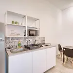 Private In A Traditional With Shared Roof Terrace And Jacuzzi Goblu Apartment