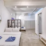 Private In A Traditional With Shared Roof Terrace And Jacuzzi Goblu Apartment Cospicua