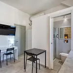 Private In A Traditional With Shared Roof Terrace And Jacuzzi Goblu *