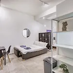 Private In A Traditional With Shared Roof Terrace And Jacuzzi Goblu Apartment *