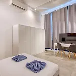 Private In A Traditional With Shared Roof Terrace And Jacuzzi Goblu Apartment *