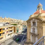 Private In A Traditional With Shared Roof Terrace And Jacuzzi Goblu Apartment *