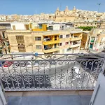 Private In A Traditional With Shared Roof Terrace And Jacuzzi Goblu *