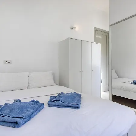 Apartment Private In A Traditional With Shared Roof Terrace And Jacuzzi Goblu