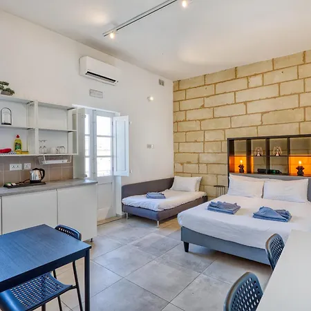 Private In A Traditional With Shared Roof Terrace And Jacuzzi Goblu דירה פאולה