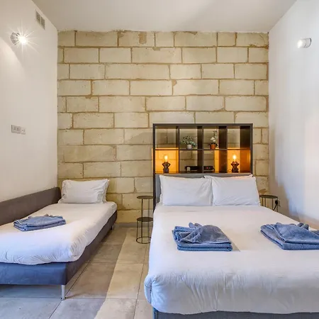 Private In A Traditional With Shared Roof Terrace And Jacuzzi Goblu * Cospicua