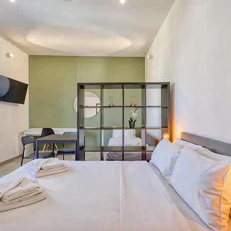 Private In A Traditional With Shared Roof Terrace And Jacuzzi Goblu דירה