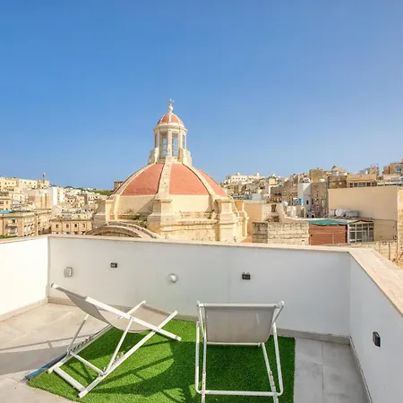 Private In A Traditional With Shared Roof Terrace And Jacuzzi Goblu