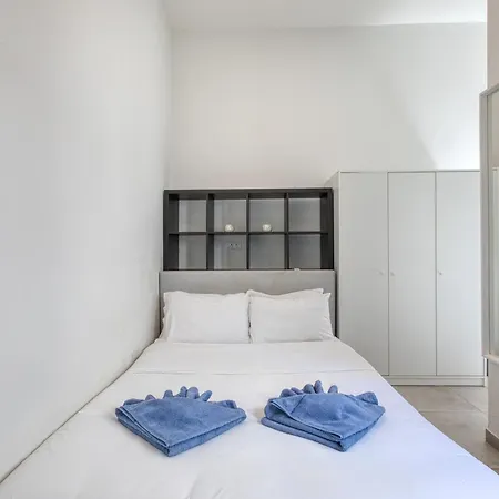 Private In A Traditional With Shared Roof Terrace And Jacuzzi Goblu Διαμέρισμα *