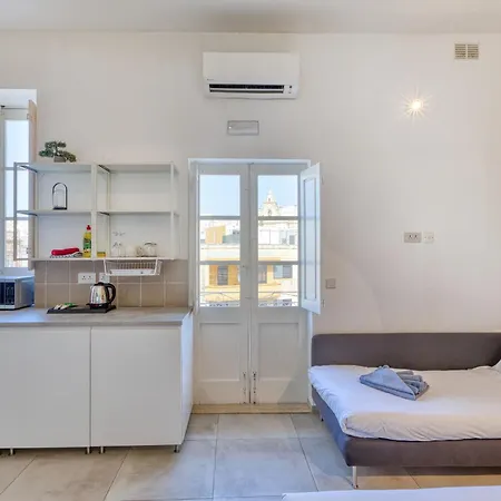 Apartamento Private In A Traditional With Shared Roof Terrace And Jacuzzi Goblu Cospicua