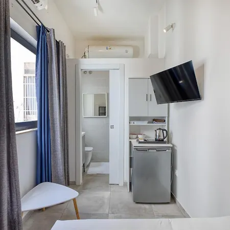 Apartamento Private In A Traditional With Shared Roof Terrace And Jacuzzi Goblu