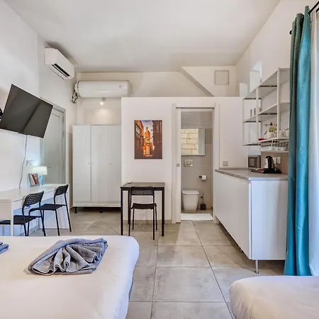 Apartamento Private In A Traditional With Shared Roof Terrace And Jacuzzi Goblu