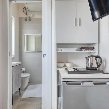 Private In A Traditional With Shared Roof Terrace And Jacuzzi Goblu