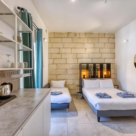 Apartamento Private In A Traditional With Shared Roof Terrace And Jacuzzi Goblu