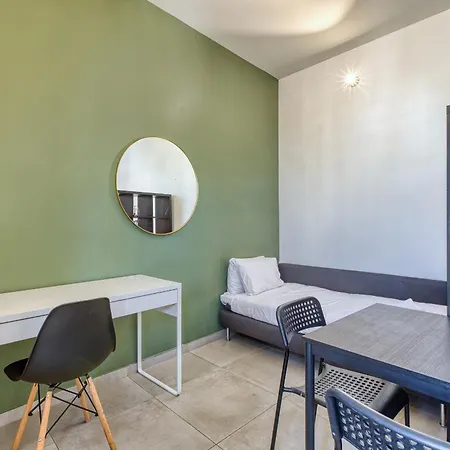 Private In A Traditional With Shared Roof Terrace And Jacuzzi Goblu