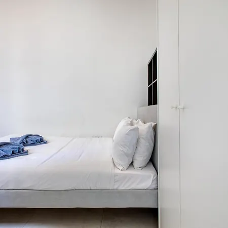 アパート Private In A Traditional With Shared Roof Terrace And Jacuzzi Goblu パオーラ