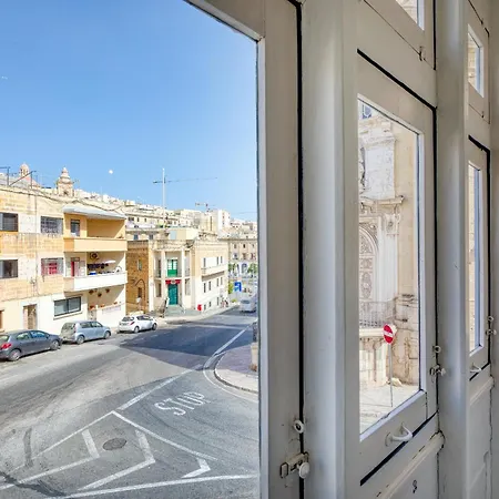 Apartamento Private In A Traditional With Shared Roof Terrace And Jacuzzi Goblu Cospicua