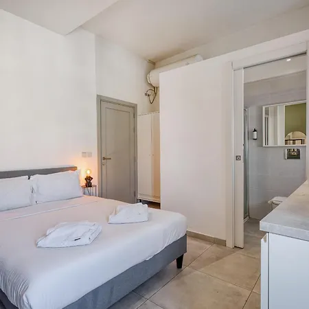 Private In A Traditional With Shared Roof Terrace And Jacuzzi Goblu * パオーラ