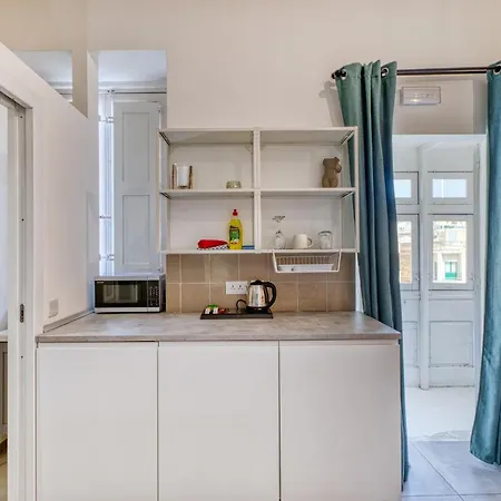 Private In A Traditional With Shared Roof Terrace And Jacuzzi Goblu *