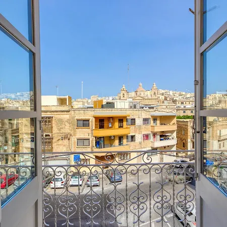 Private In A Traditional With Shared Roof Terrace And Jacuzzi Goblu דירה *