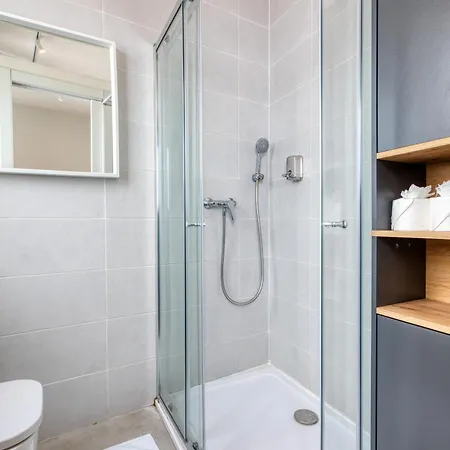 Private In A Traditional With Shared Roof Terrace And Jacuzzi Goblu *