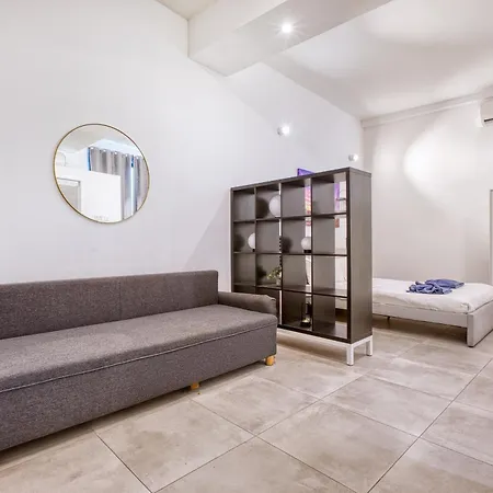 Private In A Traditional With Shared Roof Terrace And Jacuzzi Goblu דירה *