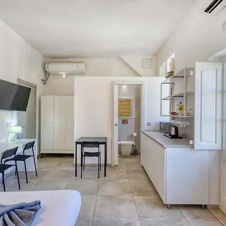 Private In A Traditional With Shared Roof Terrace And Jacuzzi Goblu דירה