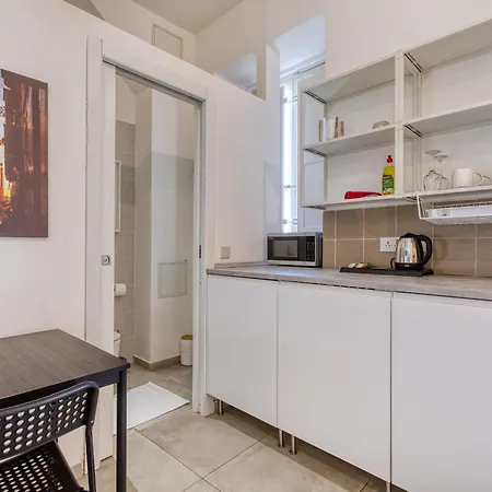 Private In A Traditional With Shared Roof Terrace And Jacuzzi Goblu *