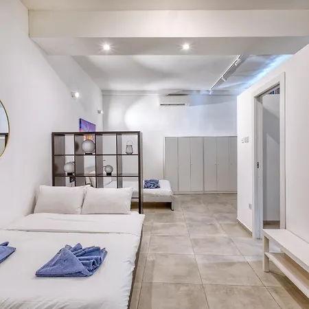 Private In A Traditional With Shared Roof Terrace And Jacuzzi Goblu דירה פאולה