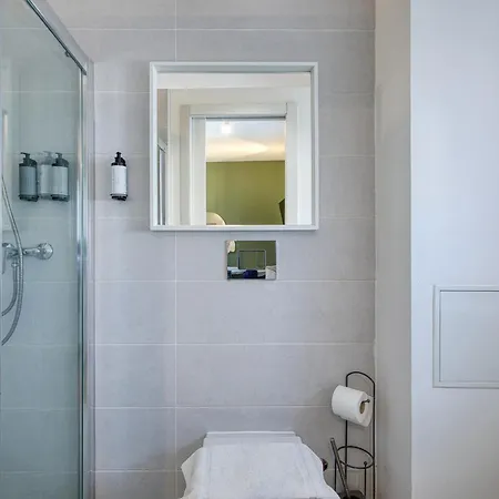 דירה Private In A Traditional With Shared Roof Terrace And Jacuzzi Goblu *