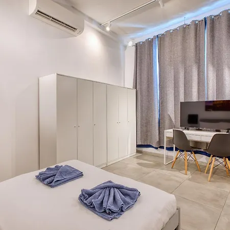 Private In A Traditional With Shared Roof Terrace And Jacuzzi Goblu Apartamento *