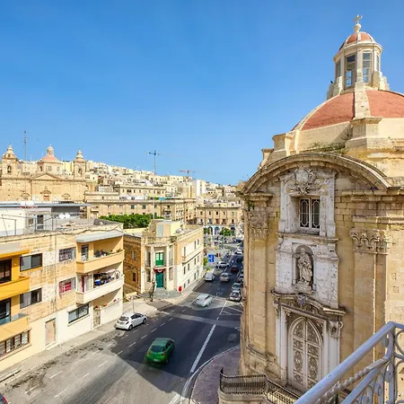 Private In A Traditional With Shared Roof Terrace And Jacuzzi Goblu Διαμέρισμα *