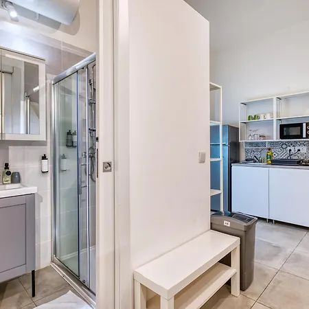 Private In A Traditional With Shared Roof Terrace And Jacuzzi Goblu *